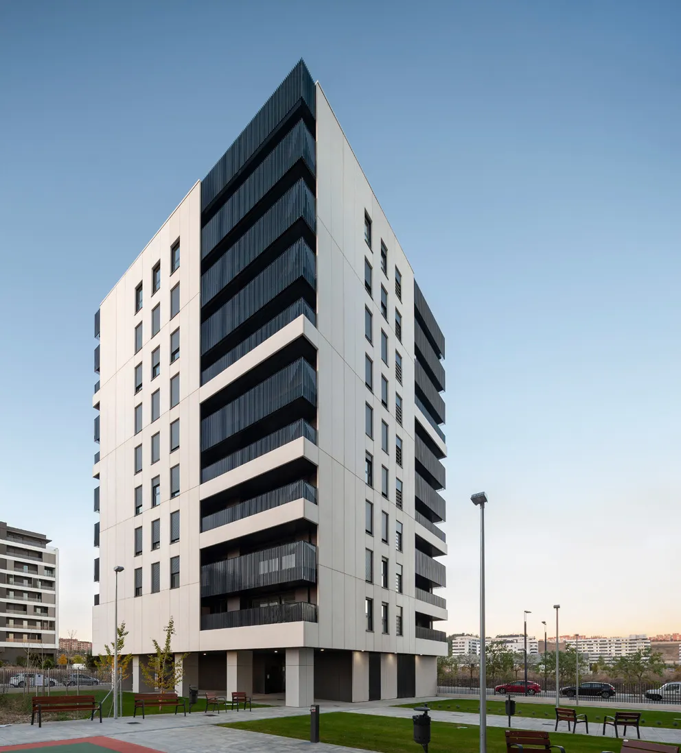 111 viviendas en Soto de Lezkairu, Pamplona.