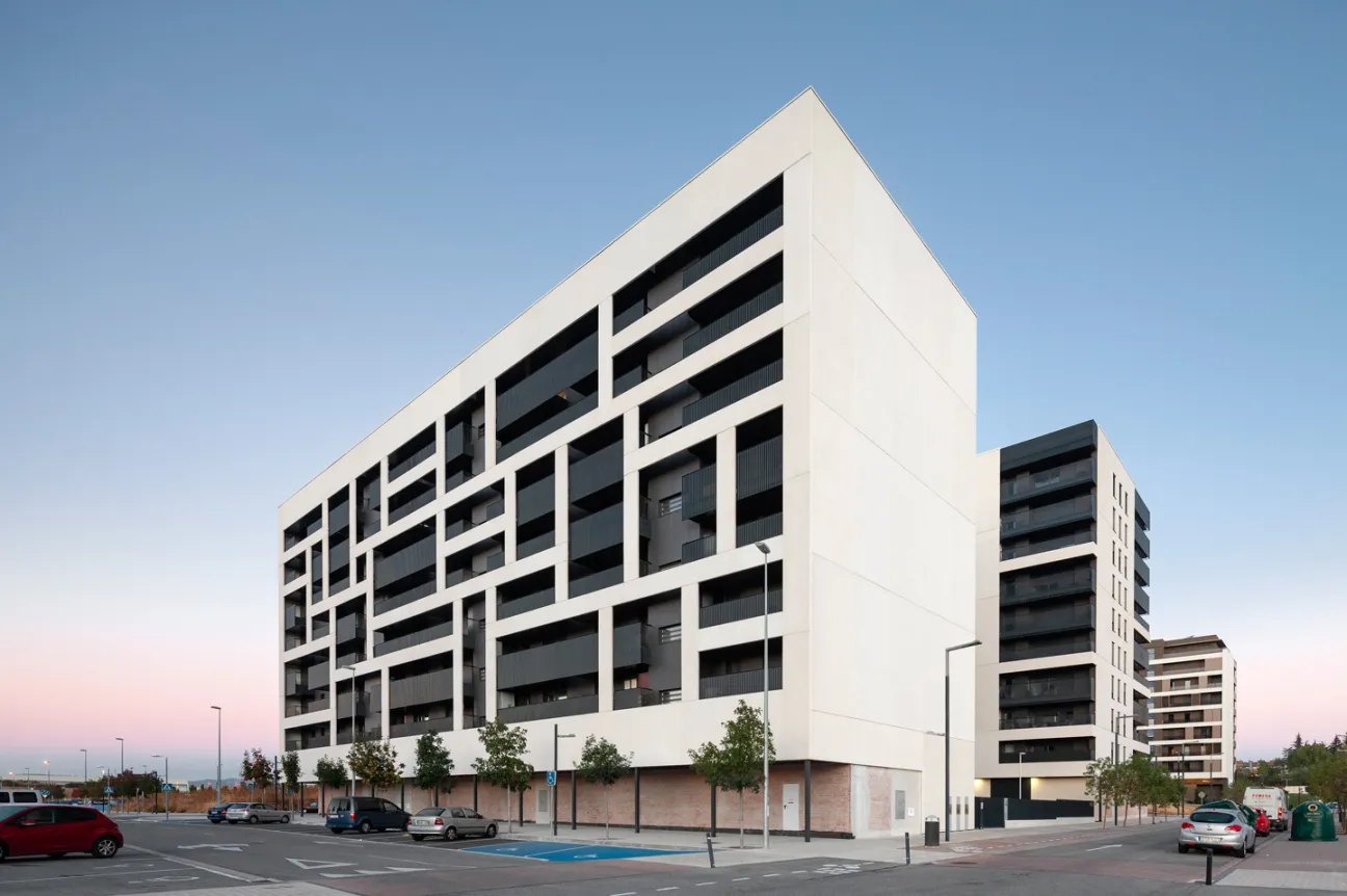 111 viviendas en Soto de Lezkairu, Pamplona.