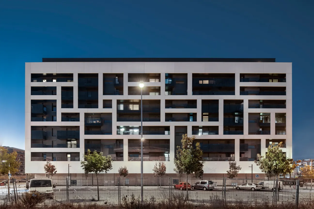 111 viviendas en Soto de Lezkairu, Pamplona.