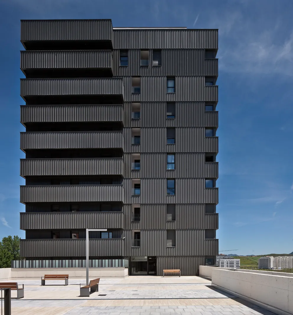 74 viviendas en Soto de Lezkairu, Pamplona.