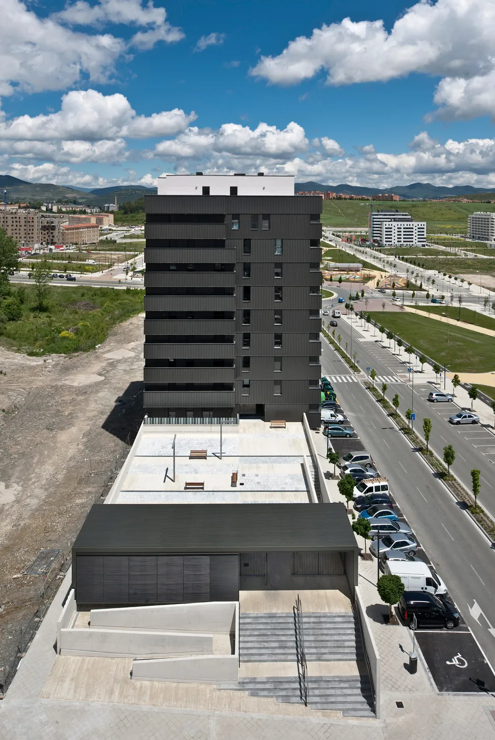 74 viviendas en Soto de Lezkairu, Pamplona.