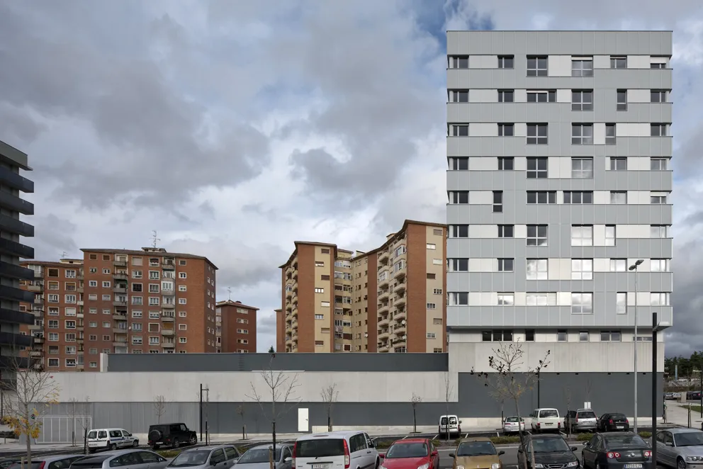 35 viviendas en Soto de Lezkairu, Pamplona